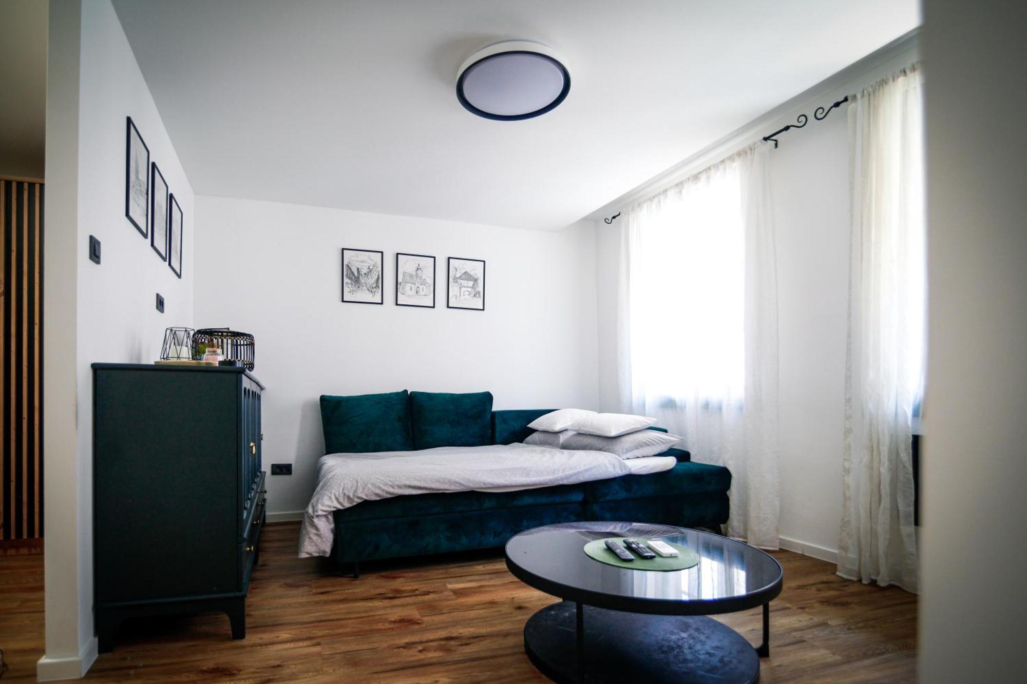 Old Roofs Apartment *